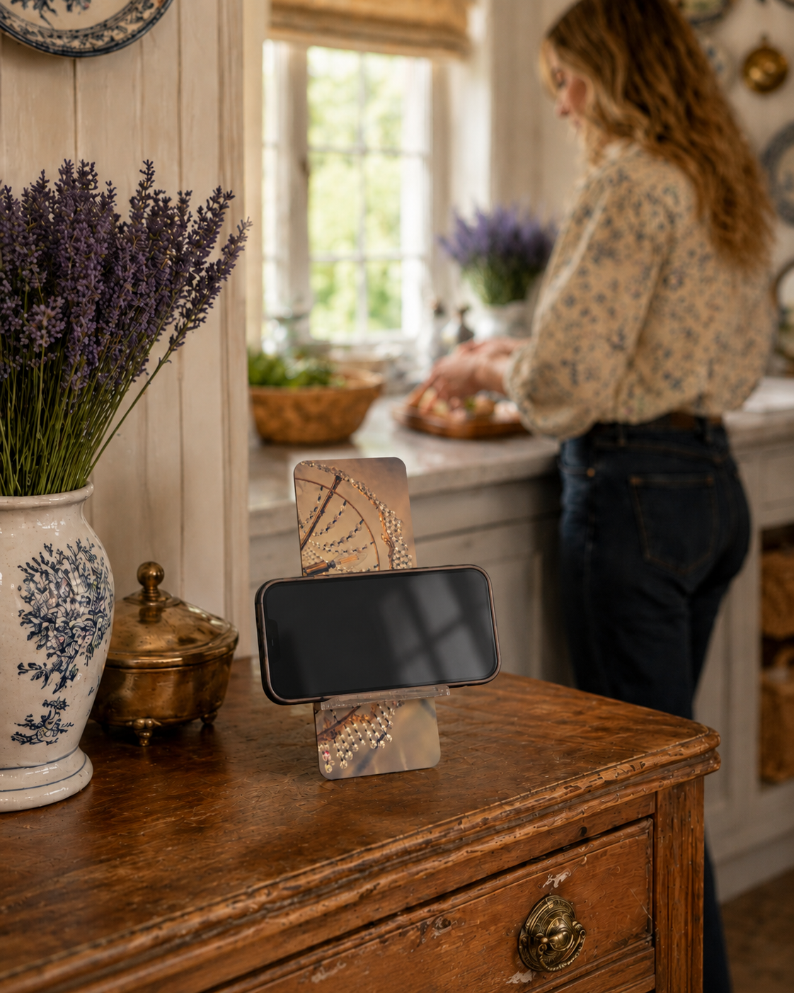 Gold Chandelier Phone Display Stand